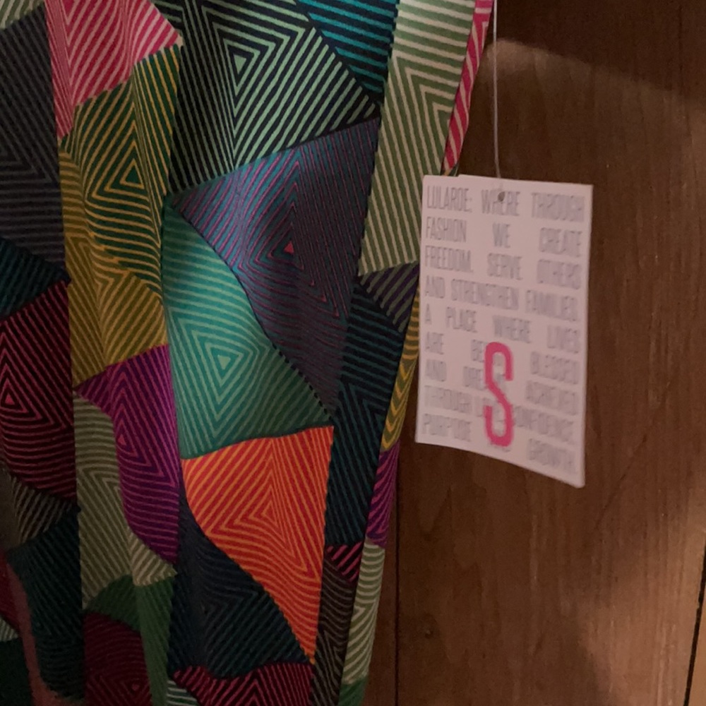 LulaRoe Irma tunic hi-lo hem shirt.  Small - Picture 3 of 8